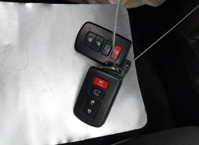 2018 TOYOTA RAV4 Used VIN JTMRFREV6JJ737987 – odometer reading