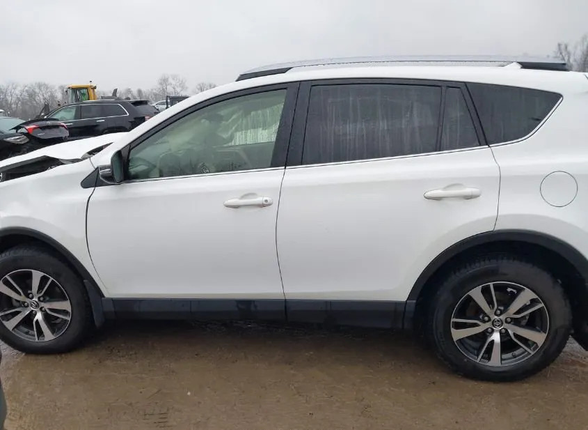 2018 TOYOTA RAV4 Used VIN JTMRFREV6JJ737987 – photo 15