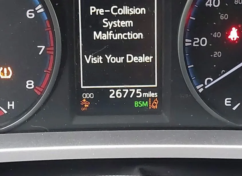 2018 TOYOTA RAV4 Used VIN JTMRFREV6JJ737987 – photo 16