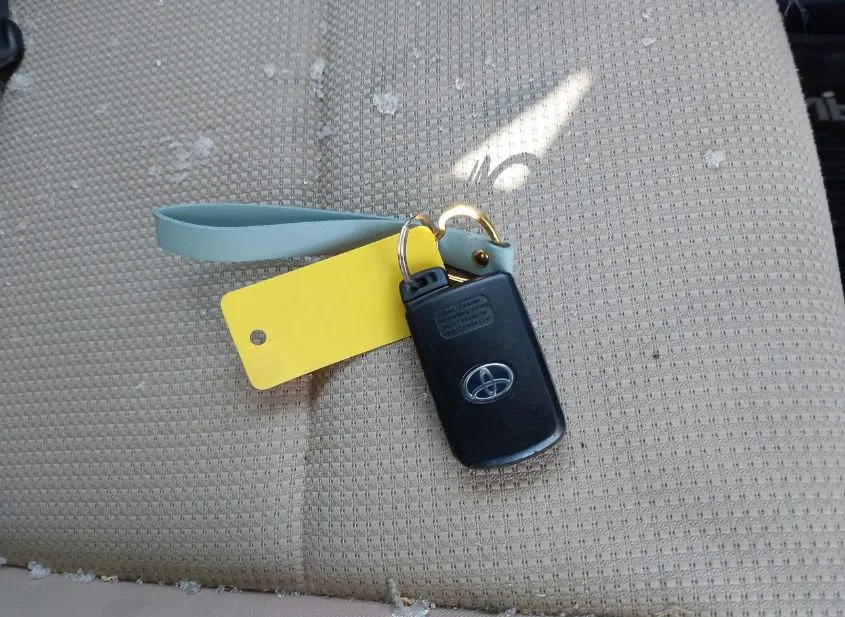 2018 TOYOTA RAV4 Used VIN JTMRJREV3JD247486 – trunk area