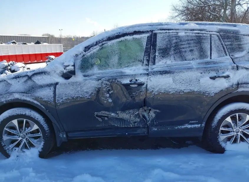 2018 TOYOTA RAV4 Used VIN JTMRJREV3JD247486 – photo 15