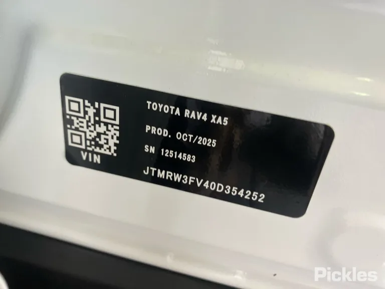2025 Toyota RAV4 Used VIN JTMRW3FV40D354252 – photo 18