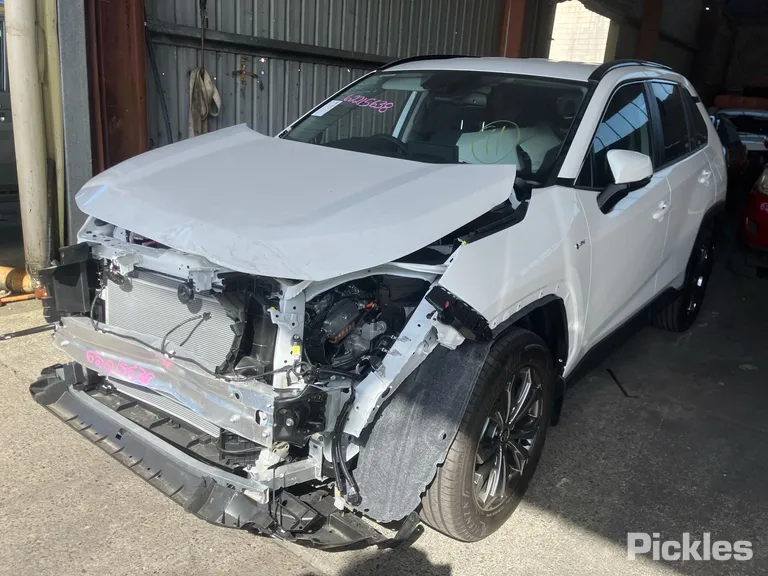 2025 Toyota RAV4 Used VIN JTMRW3FV40D354252 – photo 32
