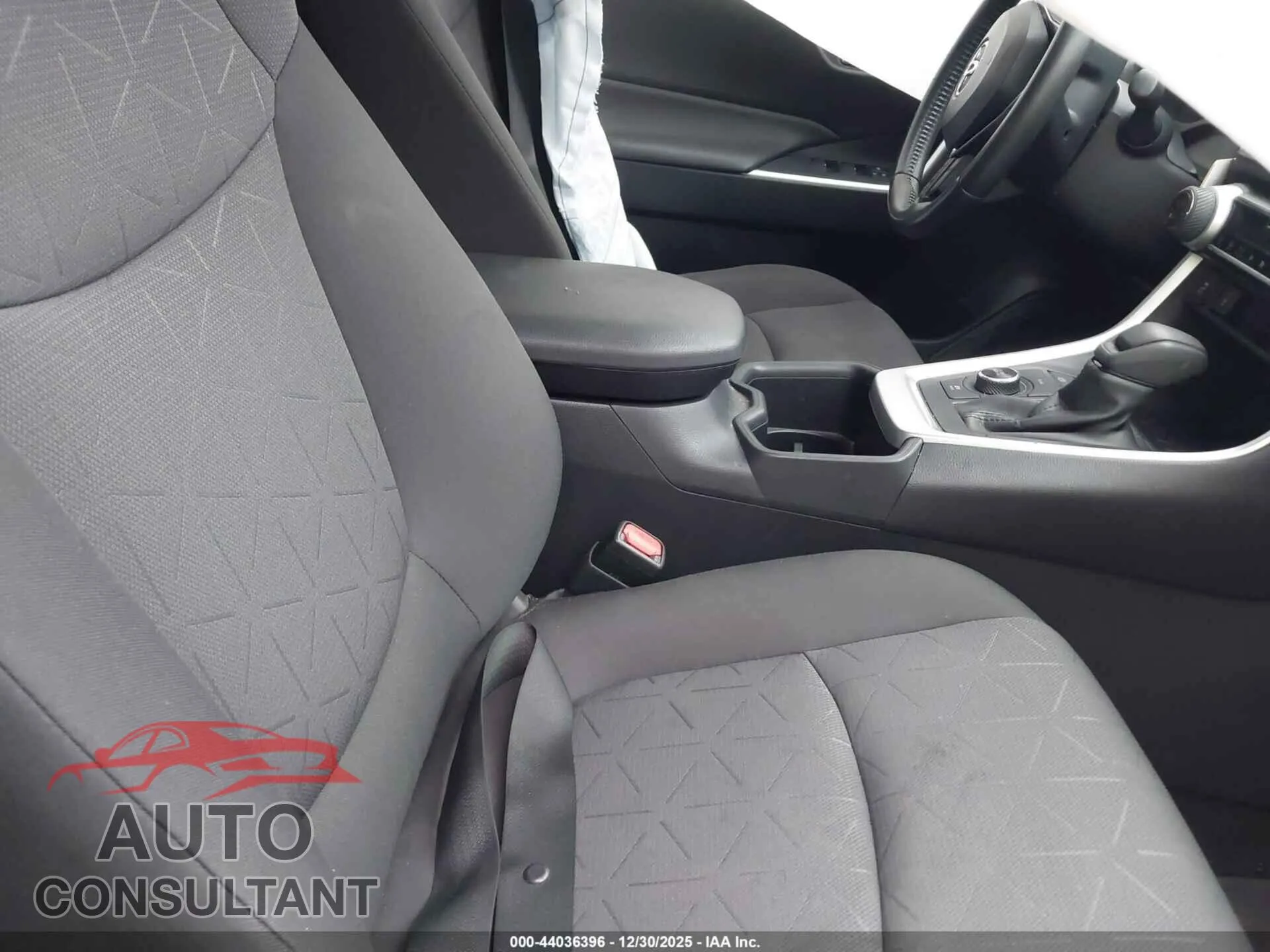 2022 TOYOTA RAV4 HYBRID Damaged VIN JTMRWRFV9ND143560 – interior seats