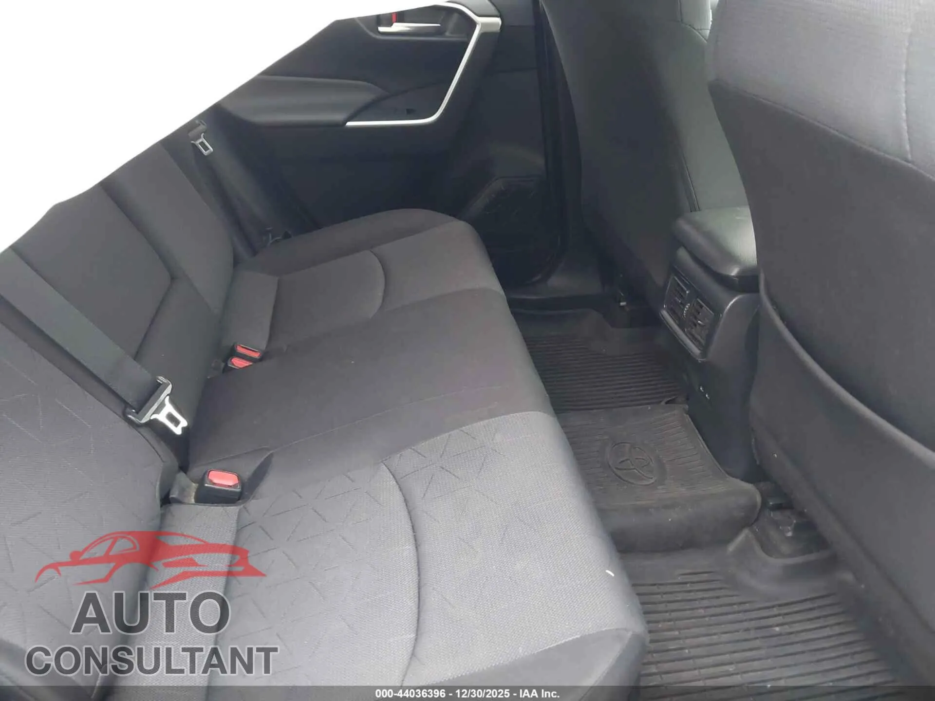 2022 TOYOTA RAV4 HYBRID Damaged VIN JTMRWRFV9ND143560 – undercarriage