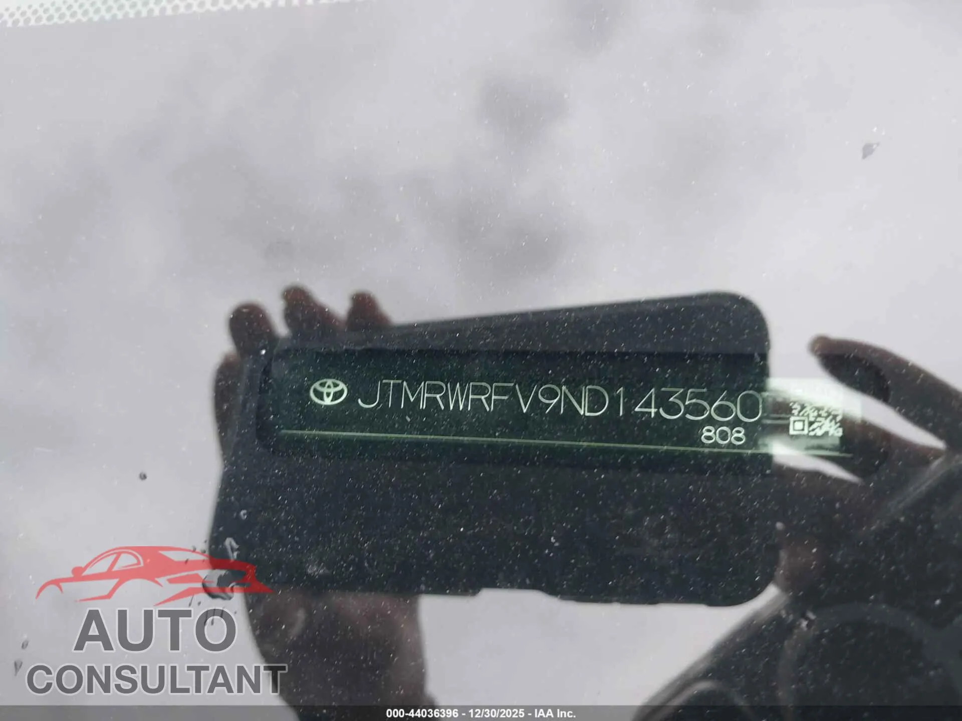 2022 TOYOTA RAV4 HYBRID Damaged VIN JTMRWRFV9ND143560 – trunk area