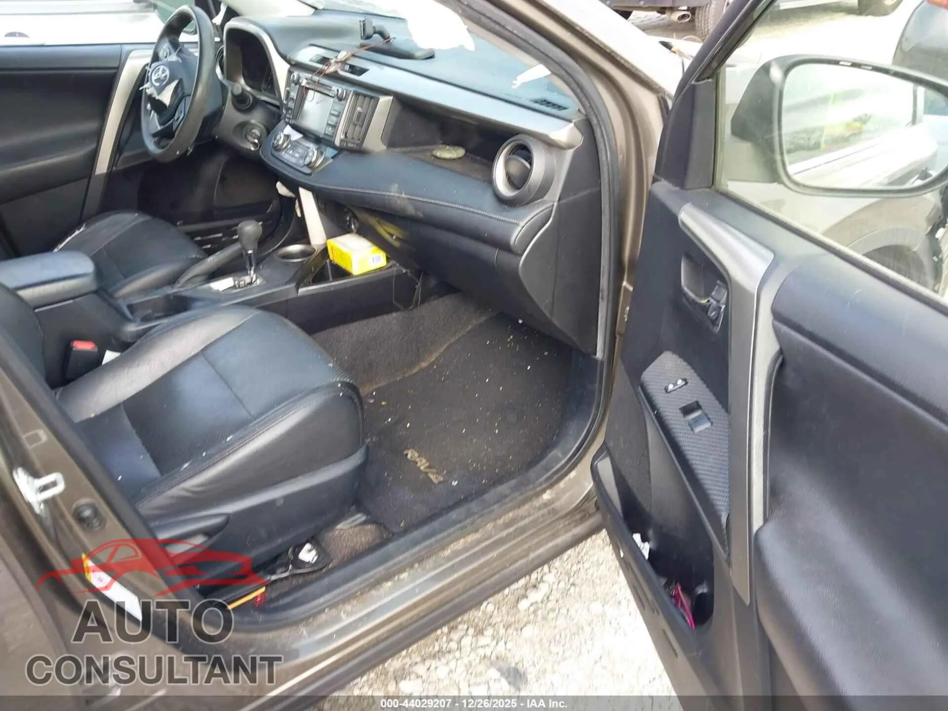 2014 TOYOTA RAV4 Damaged VIN JTMWFREV4ED040518 – interior seats 2014 TOYOTA RAV4 Damaged VIN JTMWFREV4ED040518 – interior seats