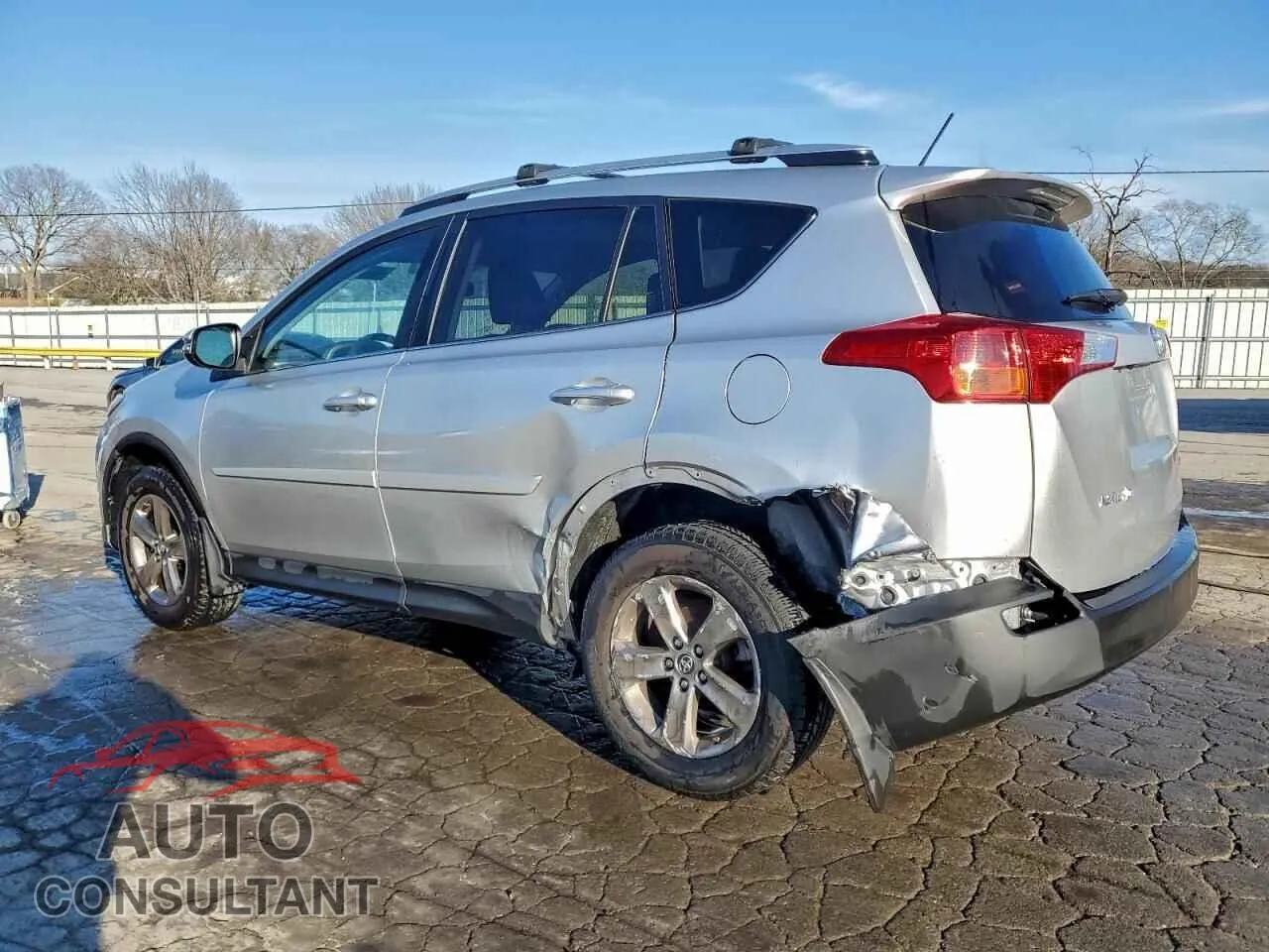 2015 TOYOTA RAV4 Damaged VIN JTMWFREV6FD068547 – rear exterior