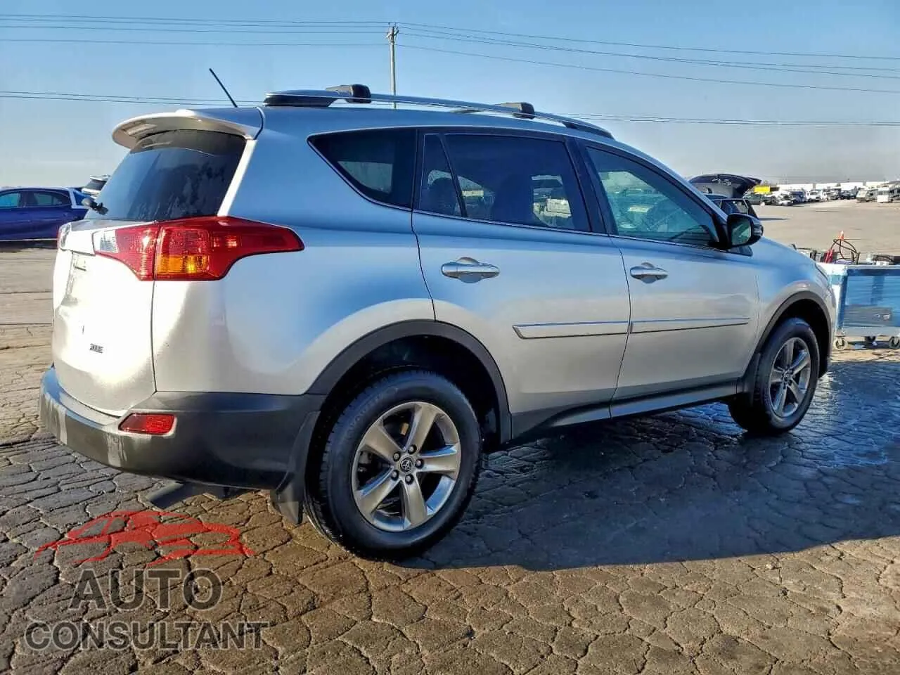 2015 TOYOTA RAV4 Damaged VIN JTMWFREV6FD068547 – side profile