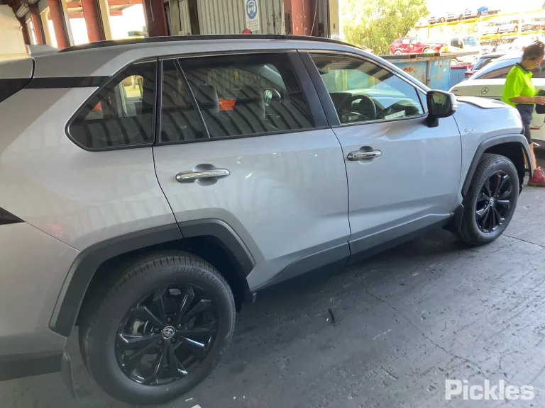2025 Toyota RAV4 Damaged VIN JTMY23FV00D200676 – photo 17