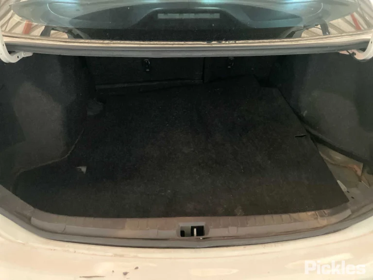 2008 Toyota Corolla Damaged VIN JTNBU52E20J026057 – trunk area