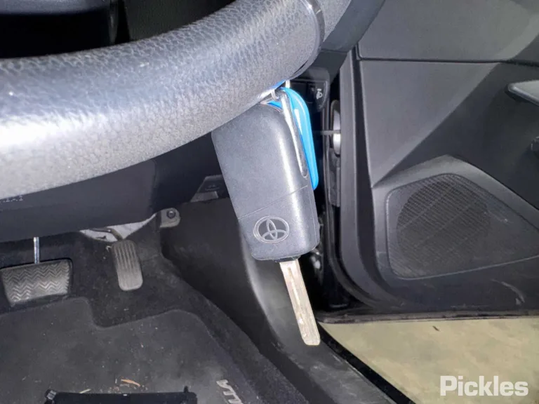 2020 Toyota Corolla Damaged VIN JTNK43BE003104294 – photo 27
