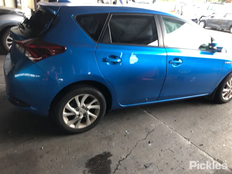 2018 Toyota Corolla Used VIN JTNKN3JE00J505502 – trunk area