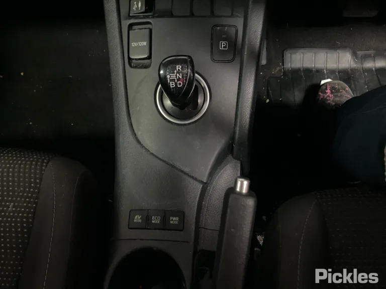 2018 Toyota Corolla Damaged VIN JTNKN3JE70J504508 – dashboard
