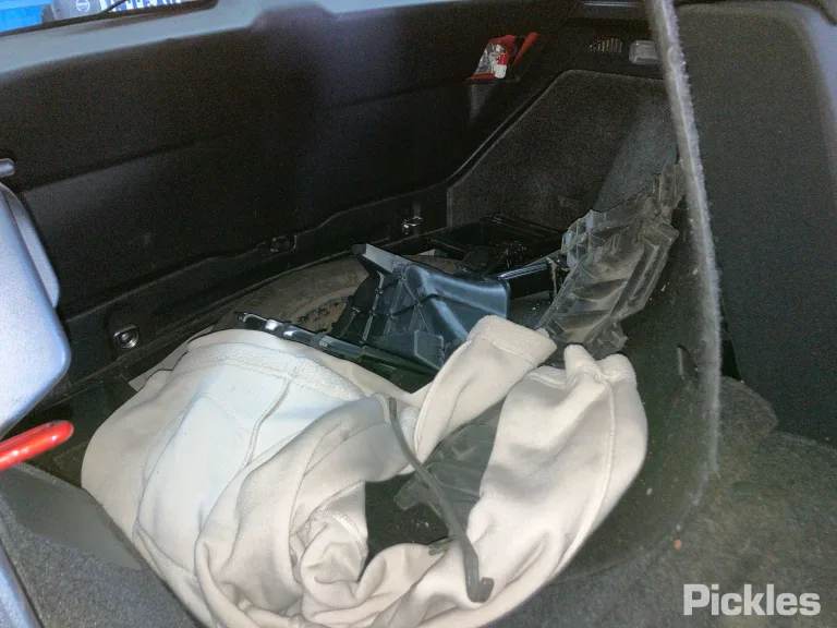 2018 Toyota Corolla Damaged VIN JTNKN3JE70J504508 – photo 11