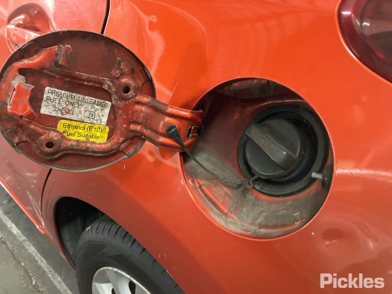 2018 Toyota Corolla Damaged VIN JTNKN3JE70J504508 – photo 12