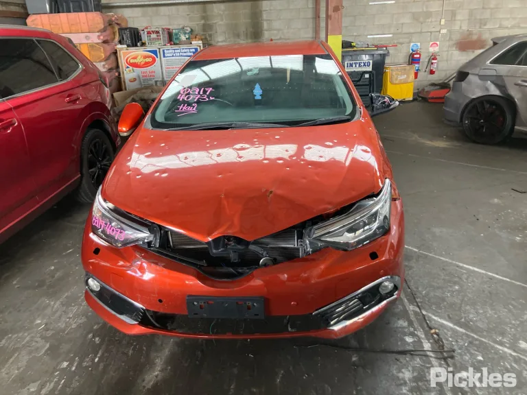 2018 Toyota Corolla Damaged VIN JTNKN3JE70J504508 – photo 17
