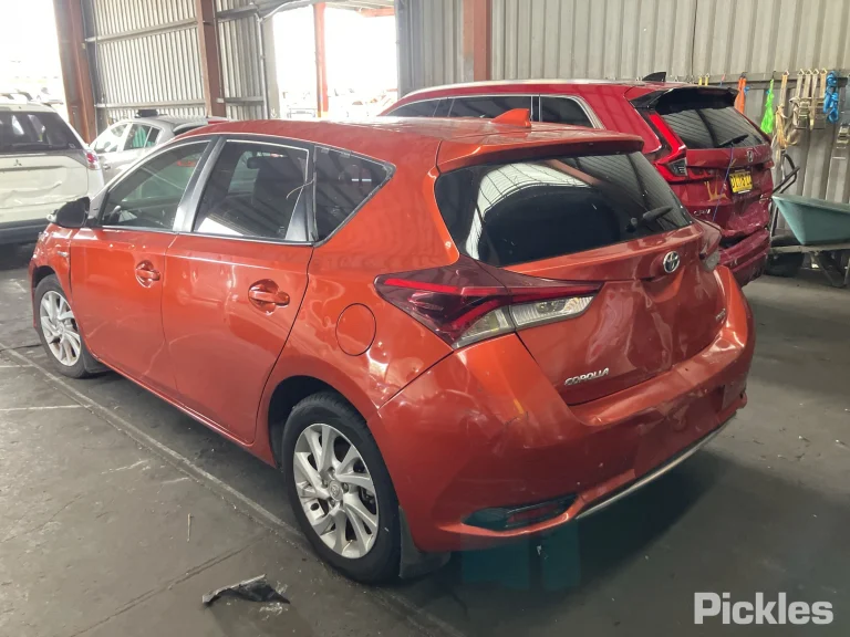 2018 Toyota Corolla Damaged VIN JTNKN3JE70J504508 – photo 23