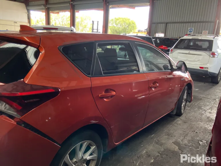 2018 Toyota Corolla Damaged VIN JTNKN3JE70J504508 – photo 30