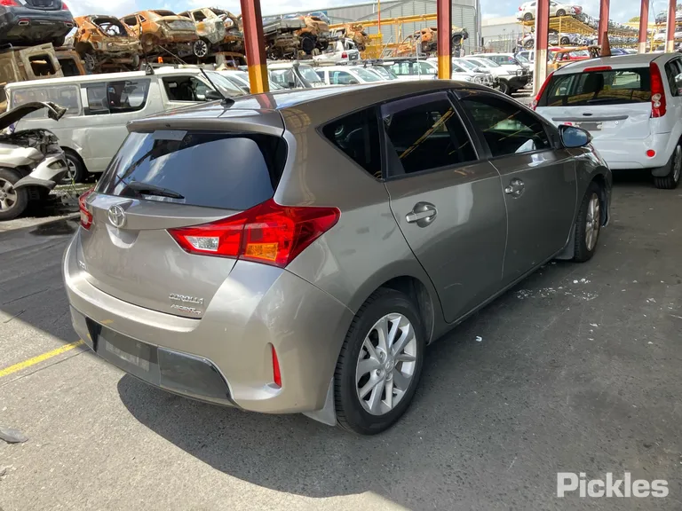 2014 Toyota Corolla Used VIN JTNKU3JE30J066623 – undercarriage 2014 Toyota Corolla Used VIN JTNKU3JE30J066623 – undercarriage