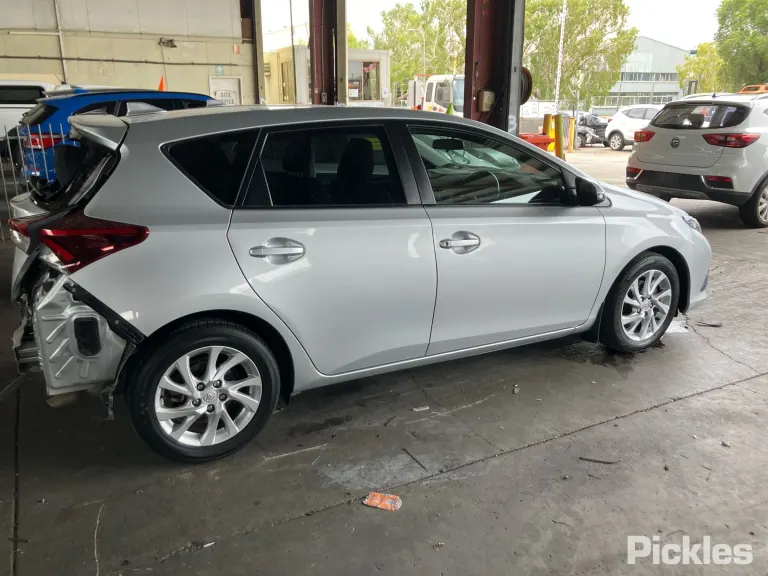 2016 Toyota Corolla Damaged VIN JTNKU3JE50J108502 – photo 28