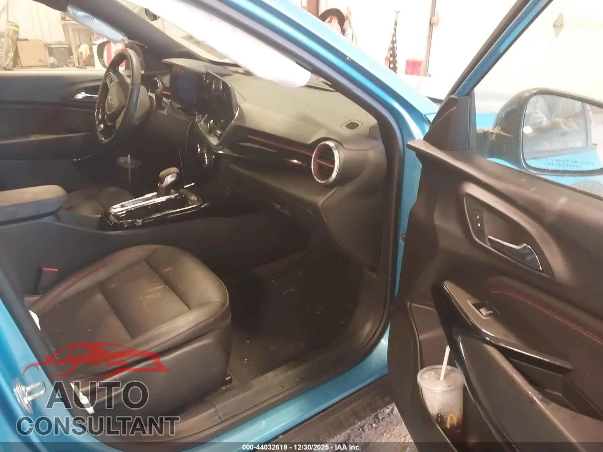 2025 CHEVROLET TRAX Damaged VIN KL77LJEPXSC039565 – interior seats