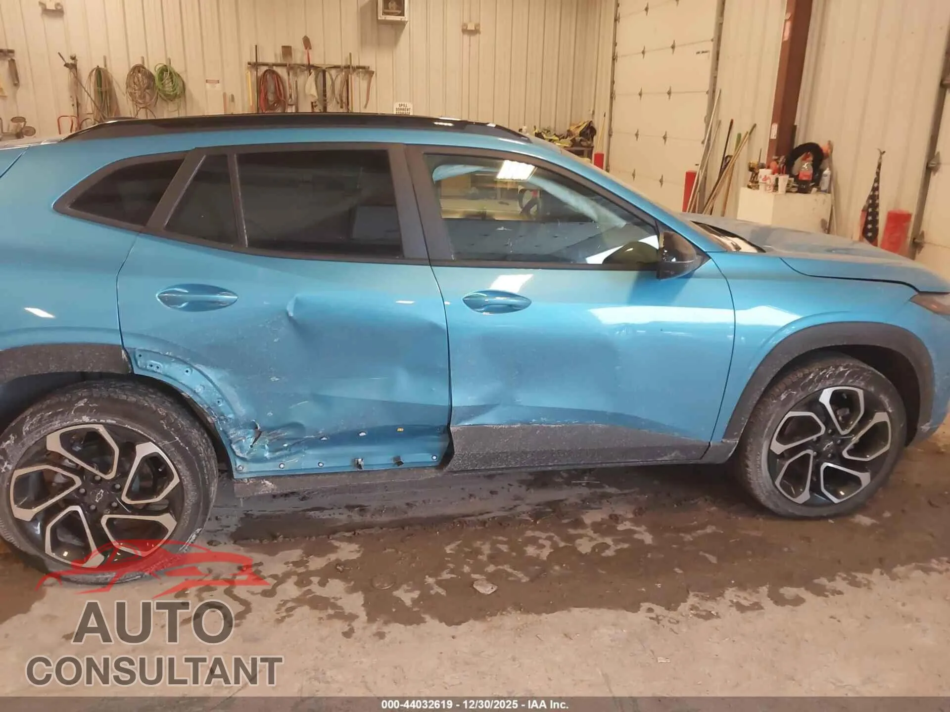 2025 CHEVROLET TRAX Damaged VIN KL77LJEPXSC039565 – engine bay