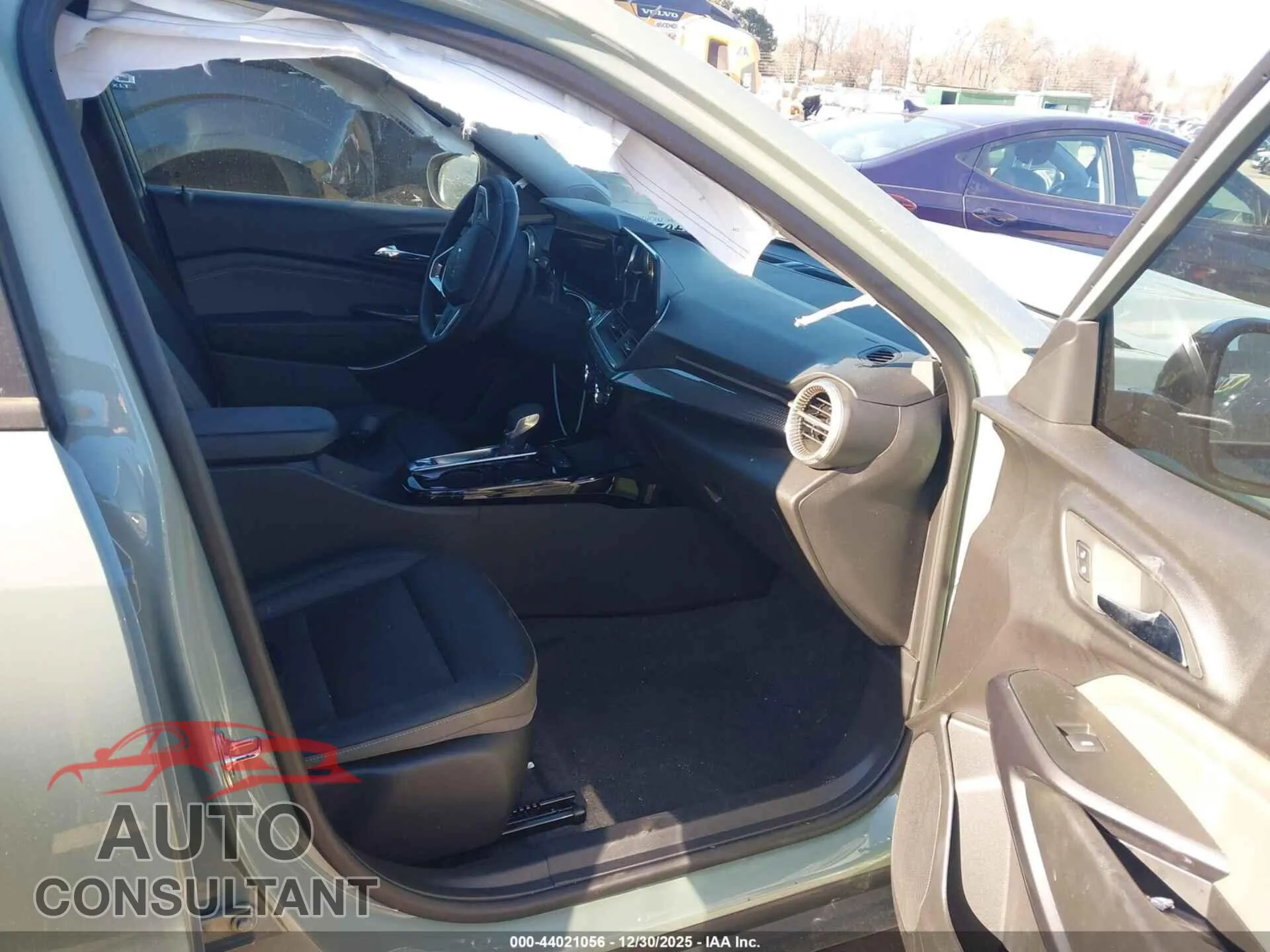 2025 CHEVROLET TRAX Damaged VIN KL77LKEPXSC200681 – interior seats 2025 CHEVROLET TRAX Damaged VIN KL77LKEPXSC200681 – interior seats