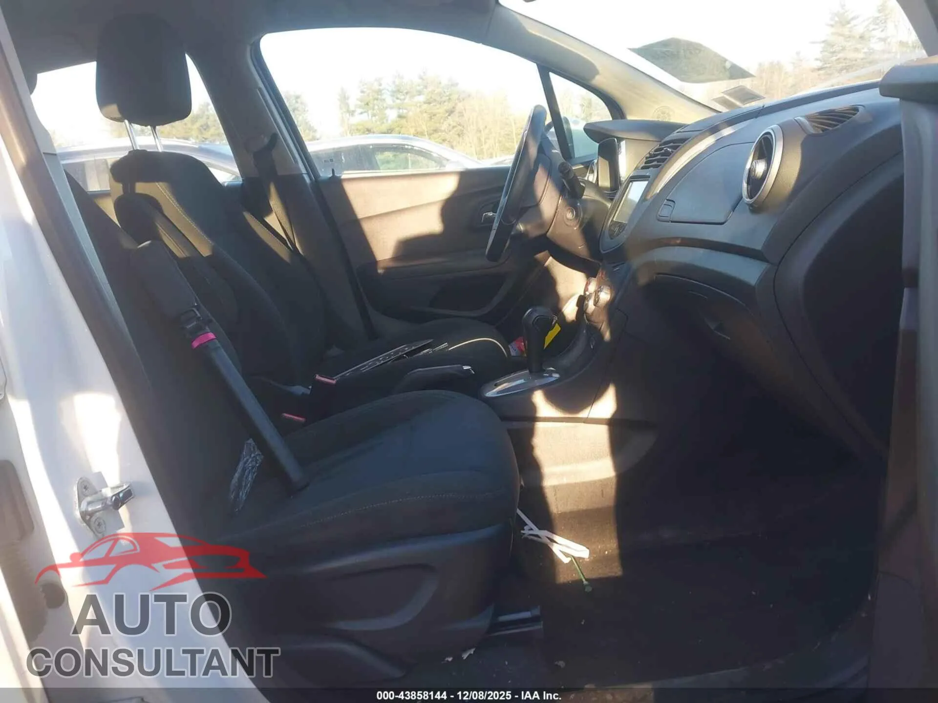 2015 CHEVROLET TRAX Damaged VIN KL7CJPSB8FB104540 – interior seats 2015 CHEVROLET TRAX Damaged VIN KL7CJPSB8FB104540 – interior seats