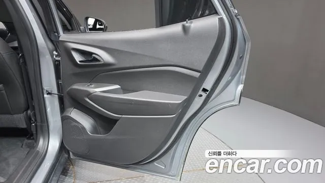 2024 Chevrolet Trax Crossover 1.2 LT Sold VIN KLALA582DRC019488 – interior seats