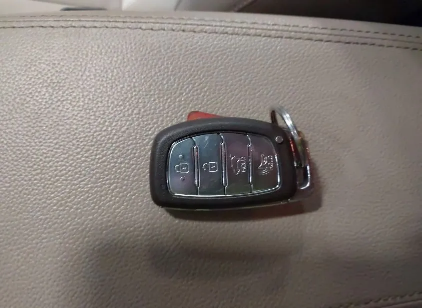 2018 HYUNDAI Tucson Used VIN KM8J33A44JU614392 – undercarriage