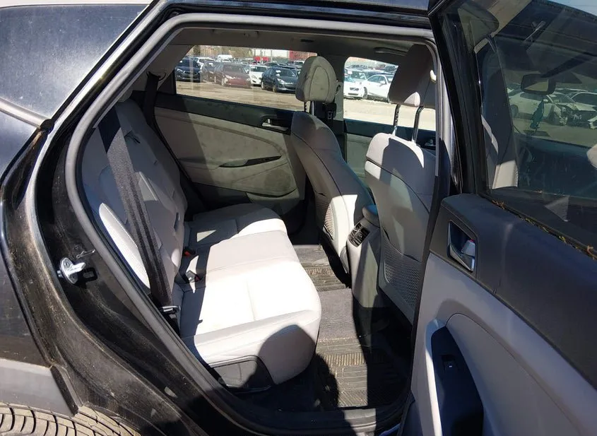 2018 HYUNDAI TUCSON Used VIN KM8J3CA27JU690140 – trunk area