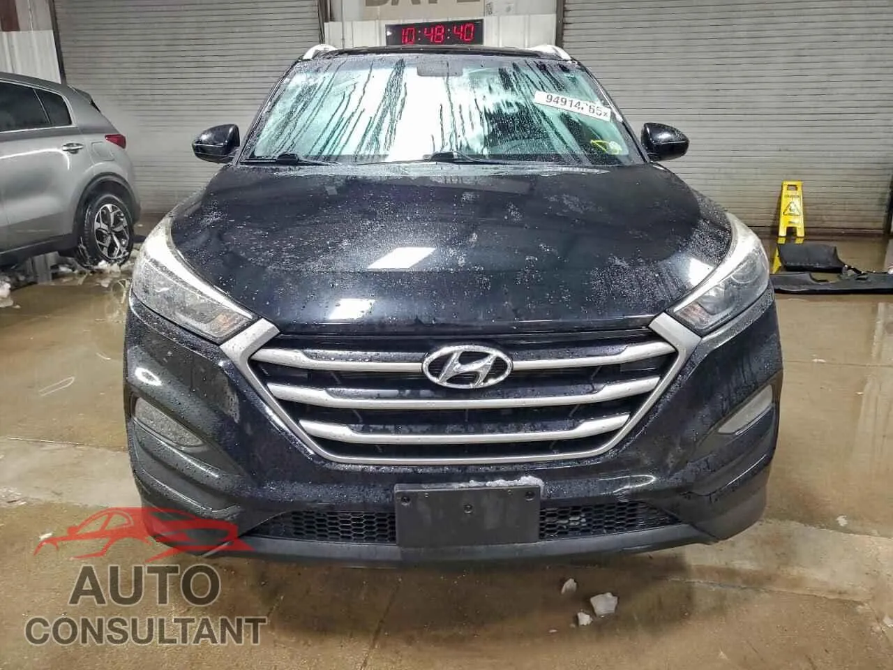 2017 HYUNDAI TUCSON Damaged VIN KM8J3CA48HU319421 – interior seats 2017 HYUNDAI TUCSON Damaged VIN KM8J3CA48HU319421 – interior seats