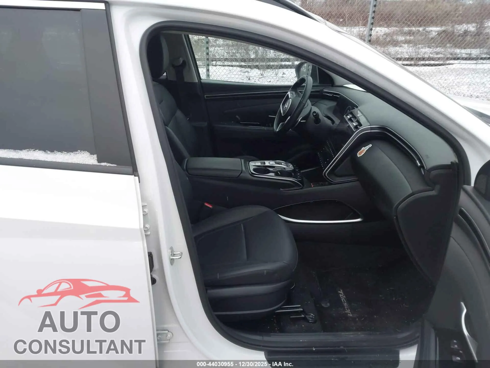 2024 HYUNDAI TUCSON HYBRID Damaged VIN KM8JCCD10RU175544 – interior seats