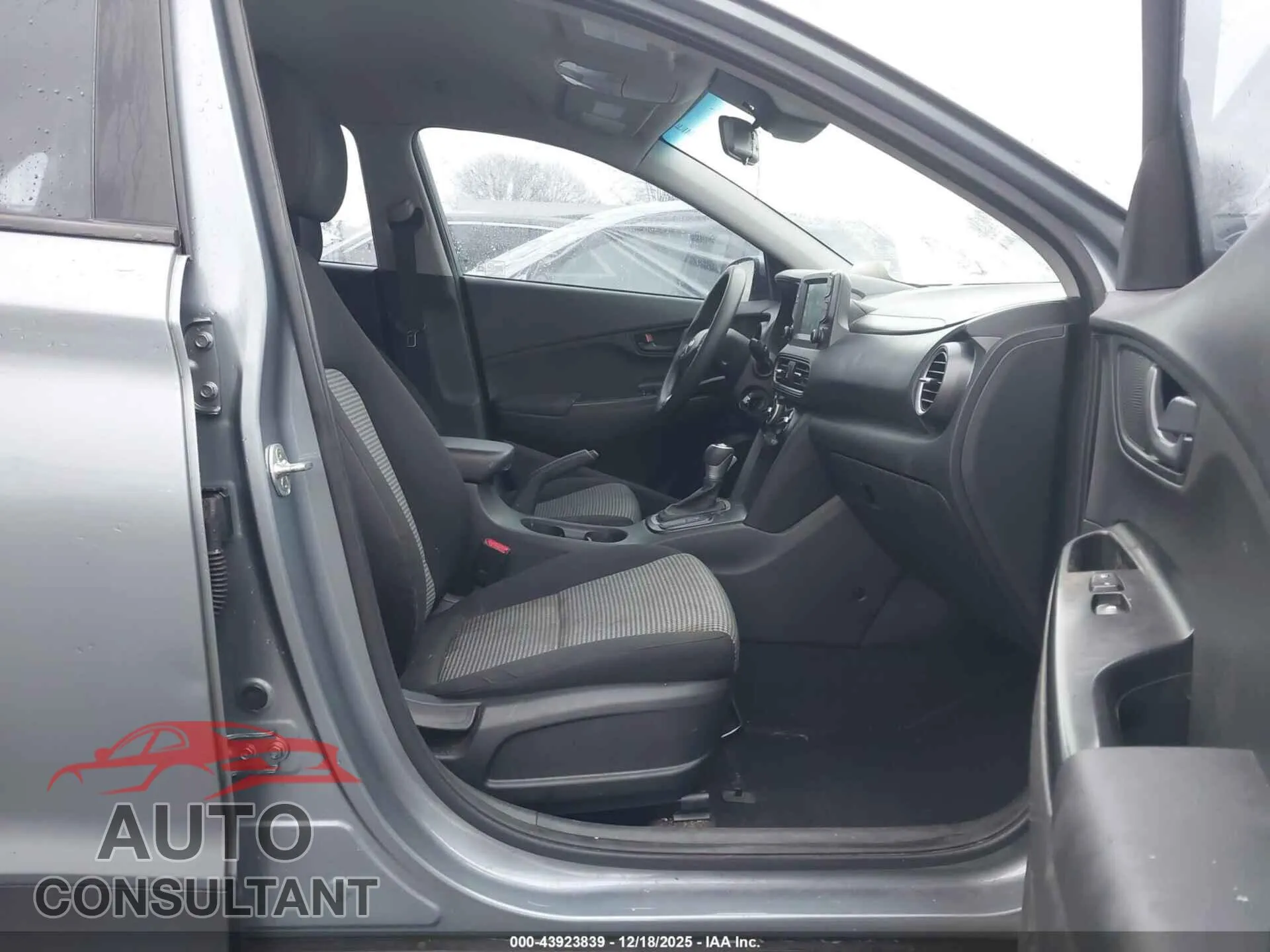 2021 HYUNDAI KONA Damaged VIN KM8K12AAXMU609955 – interior seats