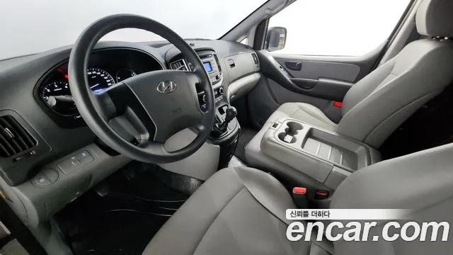 2018 Hyundai The New Grand Starex Van 3-Seater Sold VIN KMFWBX7KAJU989558 – front exterior