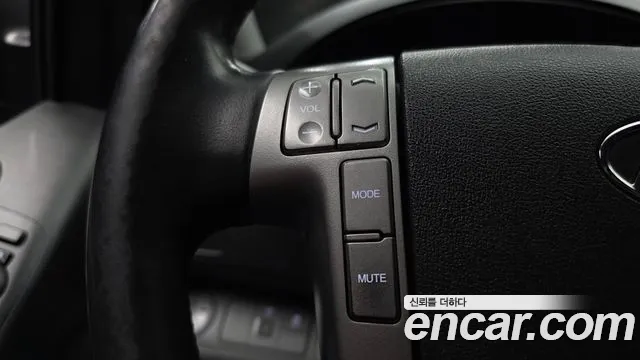 2019 Hyundai The New Grand Starex Van 3-Seater Sold VIN KMFWBX7KAKU005725 – front exterior