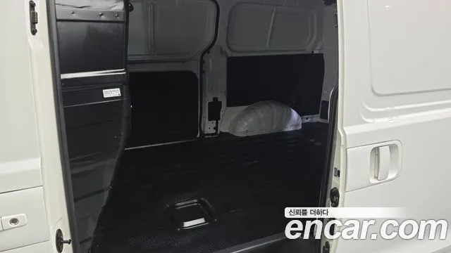 2017 Hyundai Grand Starex 3-Seater VAN Sold VIN KMFWBX7KBHU898067 – exterior detail