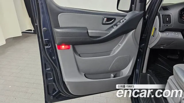 2017 Hyundai Grand Starex 5-Seater VAN Sold VIN KMFWBX7KBHU923684 – photo 18 2017 Hyundai Grand Starex 5-Seater VAN Sold VIN KMFWBX7KBHU923684 – photo 18