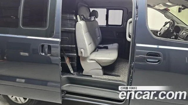 2017 Hyundai Grand Starex 5-Seater VAN Sold VIN KMFWBX7KBHU923684 – photo 25 2017 Hyundai Grand Starex 5-Seater VAN Sold VIN KMFWBX7KBHU923684 – photo 25