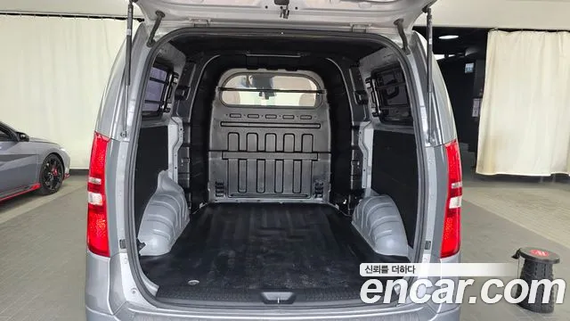 2018 Hyundai Grand Starex 5-Seater VAN Sold VIN KMFWBX7KBJU929766 – interior seats