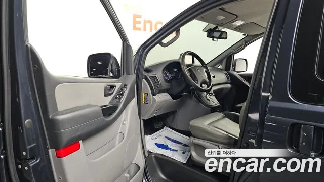2018 Hyundai Grand Starex 5-Seater Van Sold VIN KMFWBX7KBJU933302 – front exterior