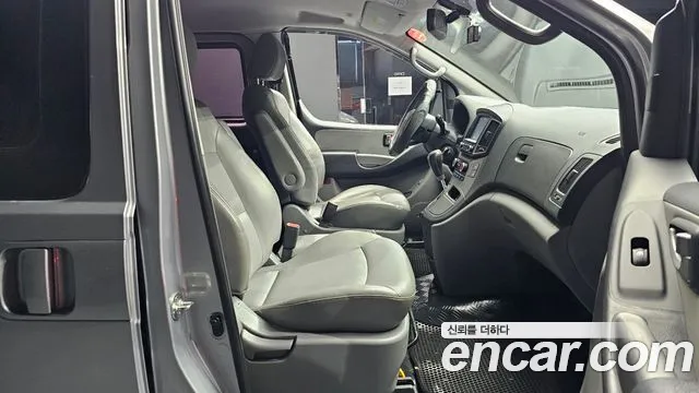 2018 Hyundai Grand Starex 5-Seater Van Sold VIN KMFWBX7KBJU936807 – front exterior