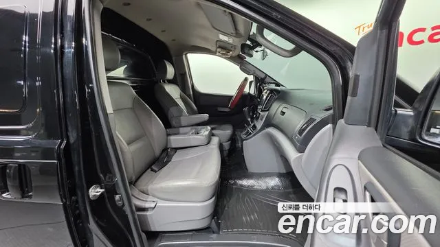 2018 Hyundai Grand Starex 3-Seater Van Sold VIN KMFWBX7KBJU951153 – front exterior