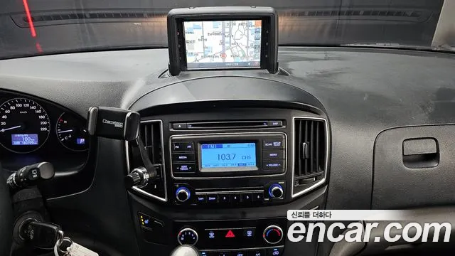 2018 Hyundai Grand Starex 5-Seater Van Sold VIN KMFWBX7KBJU962633 – front exterior