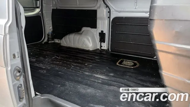 2018 Hyundai Grand Starex 3-Seater VAN Sold VIN KMFWBX7KBJU963329 – exterior detail