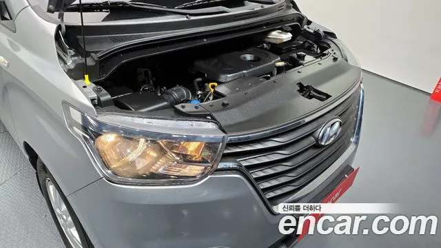 2018 Hyundai The New Grand Starex Van 5-Seater Sold VIN KMFWBX7KBJU978885 – front exterior