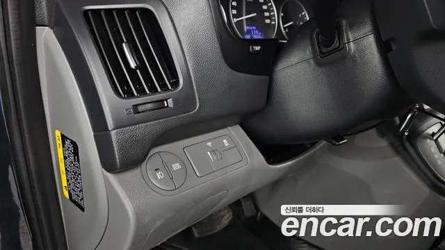 2019 Hyundai The New Grand Starex Van 3-Seater Sold VIN KMFWBX7KBKU003950 – exterior detail