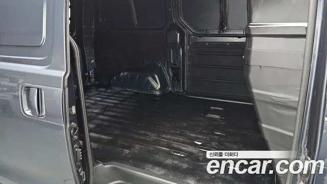 2019 Hyundai The New Grand Starex Van 3-Seater Sold VIN KMFWBX7KBKU003950 – trunk area