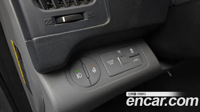 2019 Hyundai The New Grand Starex Van 5-Seater Sold VIN KMFWBX7KBKU005054 – interior seats